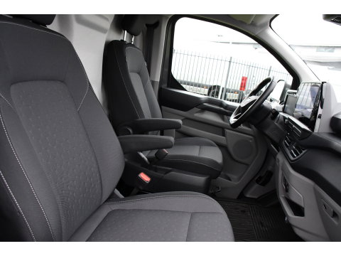 Ford E-Transit Cust. 340 L2H1 Limited 65 kWh PB Edition Virtual, Adaptieve Cruise, Camera, Carplay, Stoelverwarming, LED, 218pk, NAVI, Uniek!