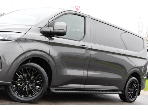 Ford E-Transit Cust. 340 L2H1 Limited 65 kWh PB Edition Virtual, Adaptieve Cruise, Camera, Carplay, Stoelverwarming, LED, 218pk, NAVI, Uniek!