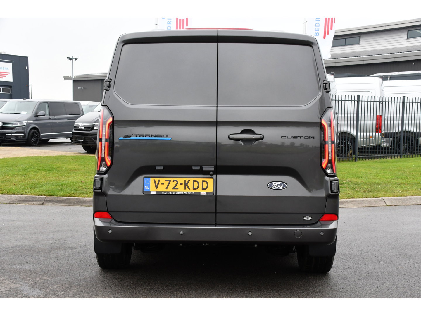 Ford E-Transit Cust. 340 L2H1 Limited 65 kWh PB Edition Virtual, Adaptieve Cruise, Camera, Carplay, Stoelverwarming, LED, 218pk, NAVI, Uniek!