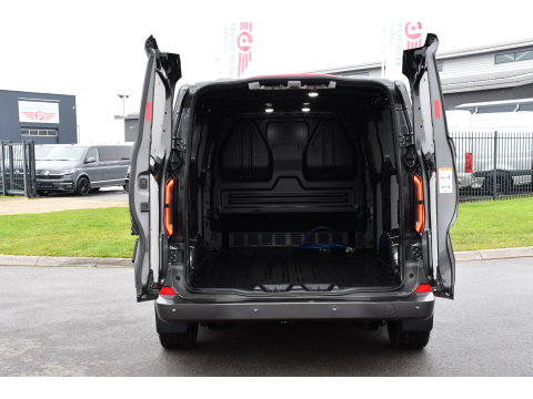 Ford E-Transit Cust. 340 L2H1 Limited 65 kWh PB Edition Virtual, Adaptieve Cruise, Camera, Carplay, Stoelverwarming, LED, 218pk, NAVI, Uniek!