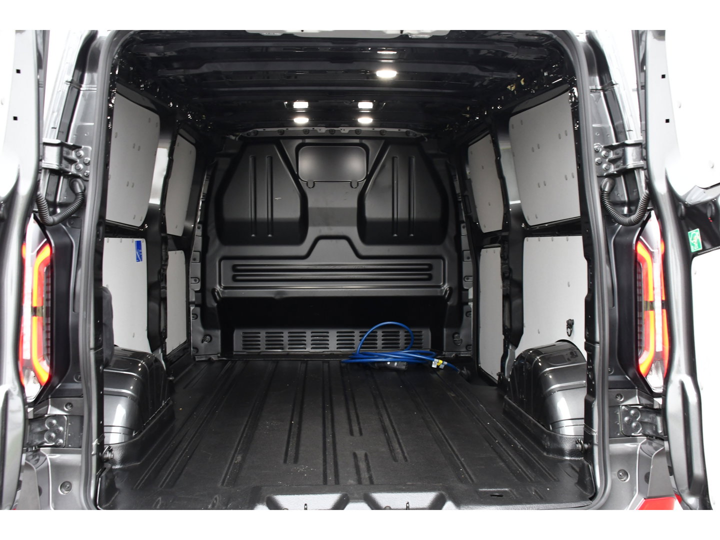 Ford E-Transit Cust. 340 L2H1 Limited 65 kWh PB Edition Virtual, Adaptieve Cruise, Camera, Carplay, Stoelverwarming, LED, 218pk, NAVI, Uniek!