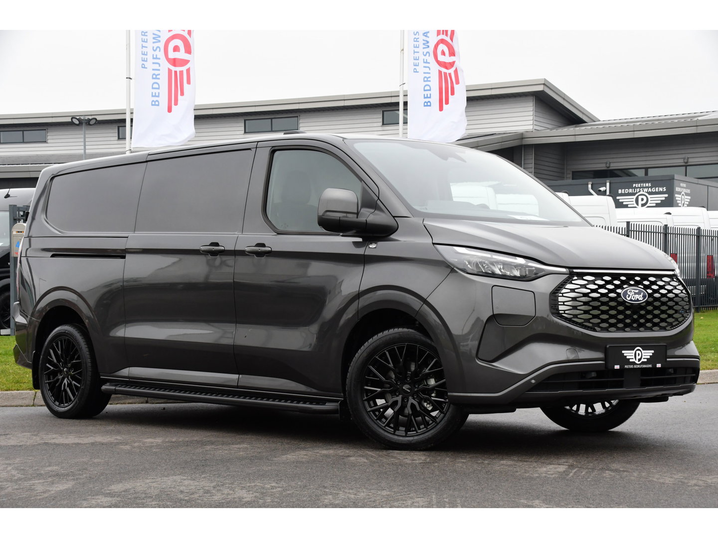 Ford E-Transit Cust. 340 L2H1 Limited 65 kWh PB Edition Virtual, Adaptieve Cruise, Camera, Carplay, Stoelverwarming, LED, 218pk, NAVI, Uniek!
