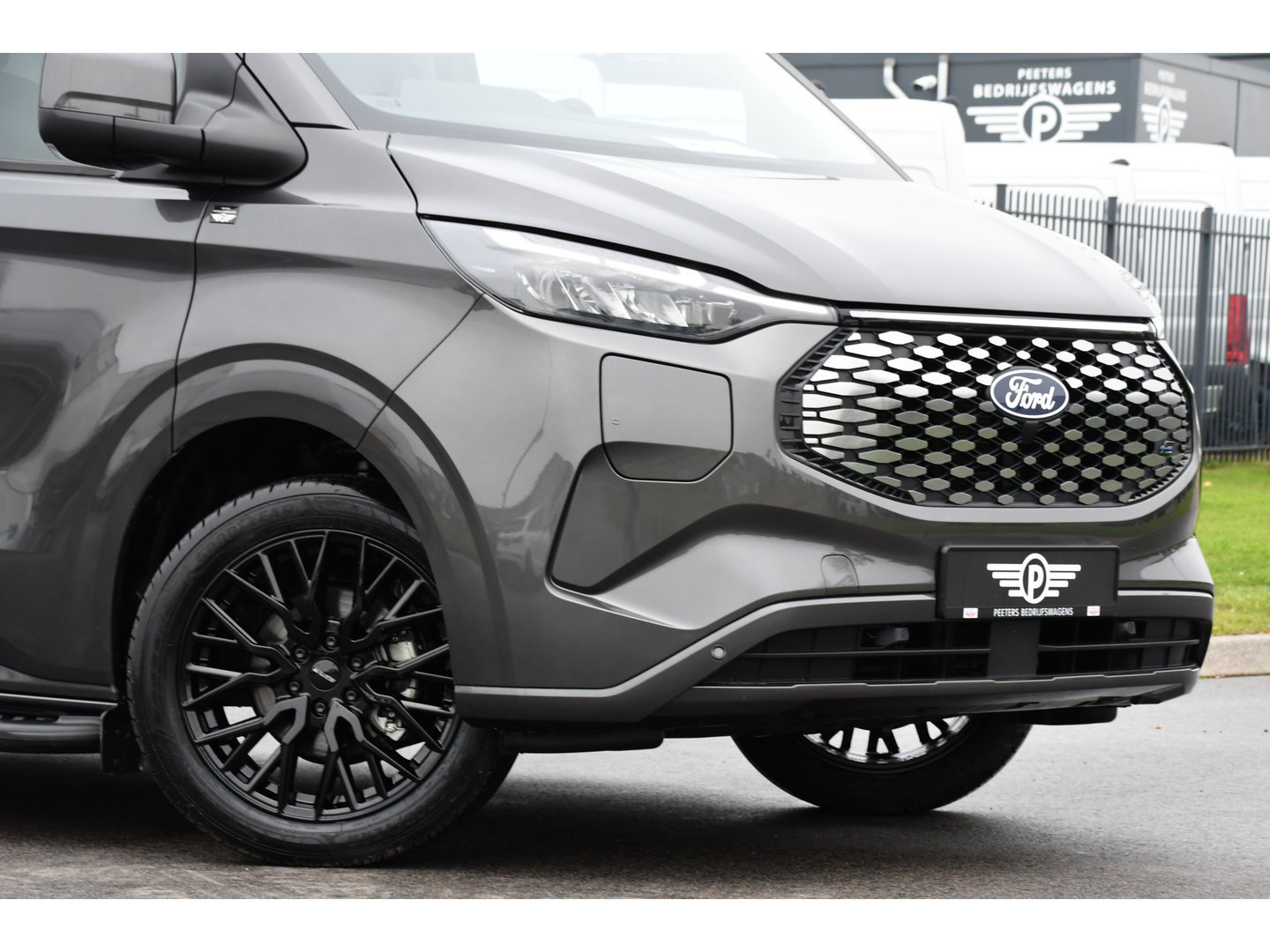 Ford E-Transit Cust. 340 L2H1 Limited 65 kWh PB Edition Virtual, Adaptieve Cruise, Camera, Carplay, Stoelverwarming, LED, 218pk, NAVI, Uniek!