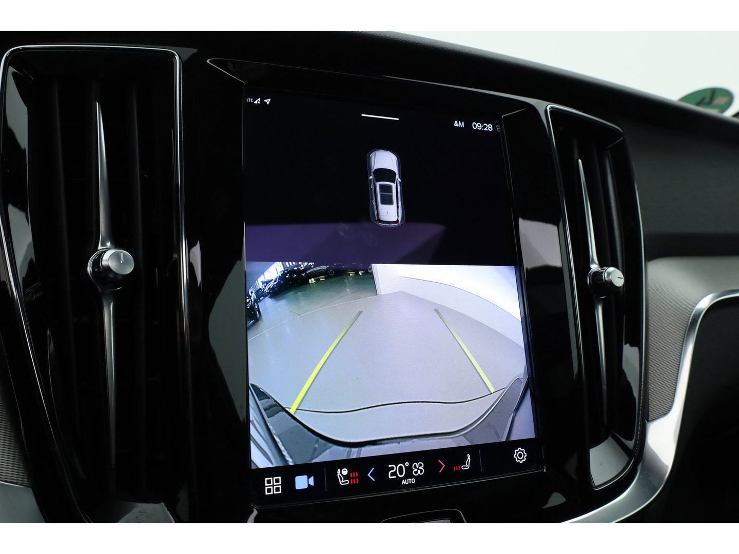 Volvo V60 2.0 T6 Plug-in hybrid AWD Plus Bright | Long Range | Pano-dak | Trekhaak | Sport stoelen | H&K Audio | 360 cam | AcC