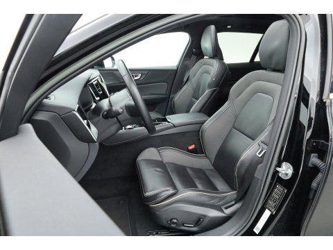 Volvo V60 2.0 T6 Plug-in hybrid AWD Plus Bright | Long Range | Pano-dak | Trekhaak | Sport stoelen | H&K Audio | 360 cam | AcC