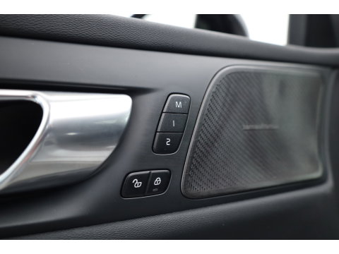 Volvo V60 2.0 T6 Plug-in hybrid AWD Plus Dark | ACC | Blis | H&K Audio | Stoel 4 & Stuur verwarming | memory | 19" |