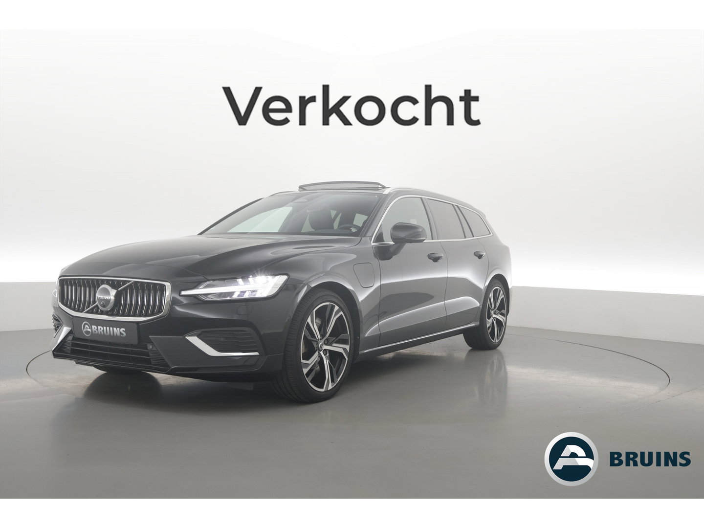 Volvo V60 2.0 T6 Plug-in hybrid AWD Plus Bright | Long Range | Pano-dak | Trekhaak | Sport stoelen | H&K Audio | 360 cam | AcC