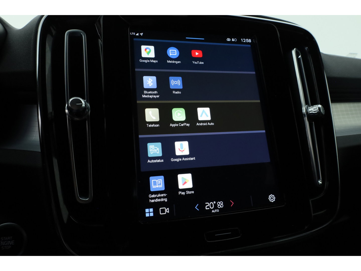 Volvo XC40 2.0 B3 Core | Prijs rijklaar | Facelift | achteruitrijcamera | Carplay |