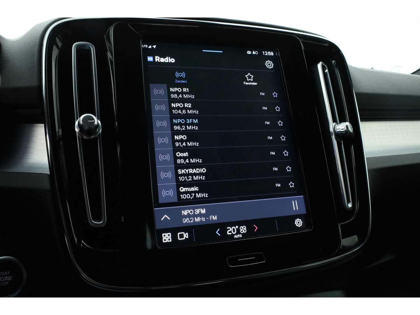 Volvo XC40 2.0 B3 Core | Prijs rijklaar | Facelift | achteruitrijcamera | Carplay |