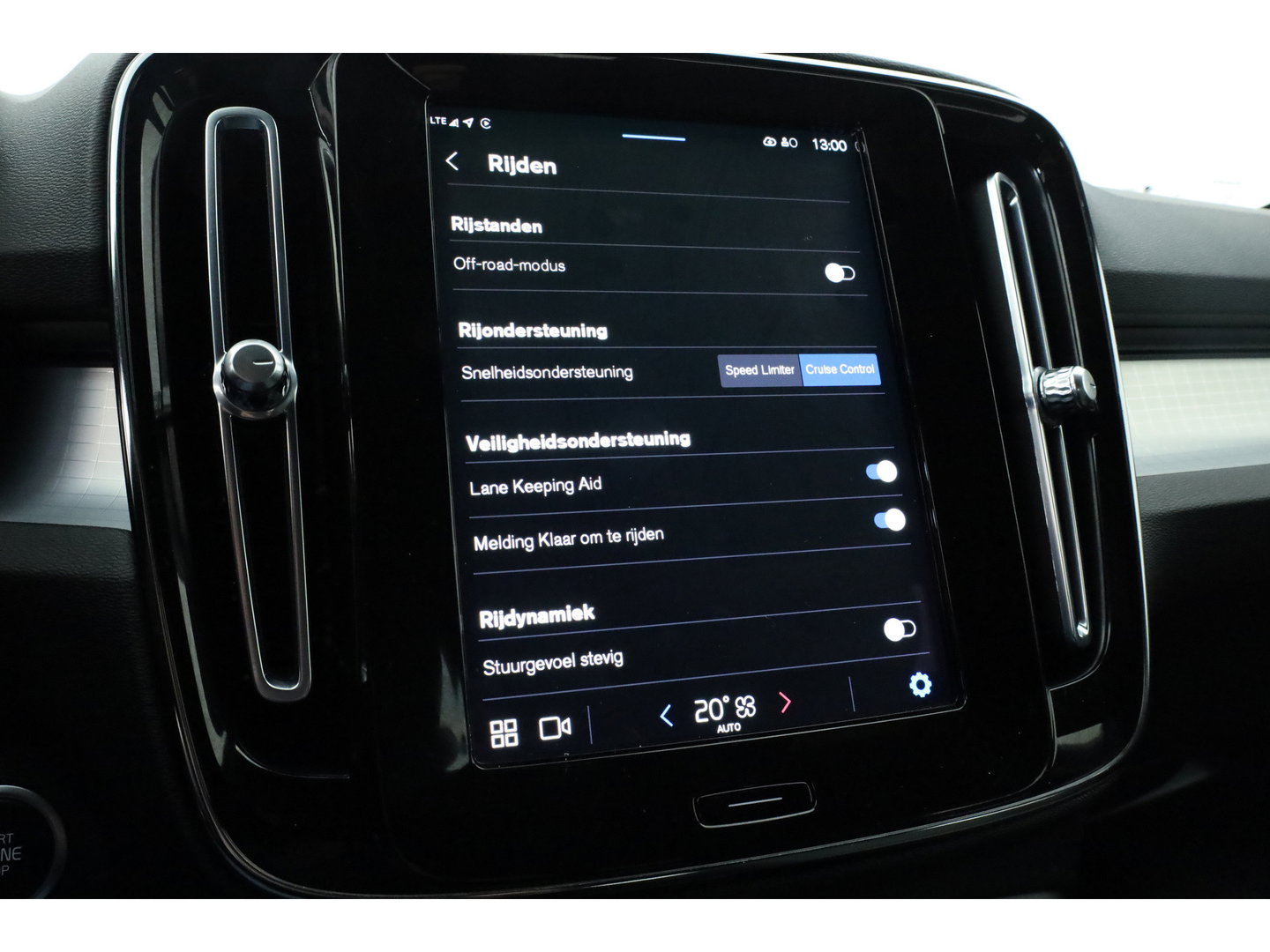 Volvo XC40 2.0 B3 Core | Prijs rijklaar | Facelift | achteruitrijcamera | Carplay |
