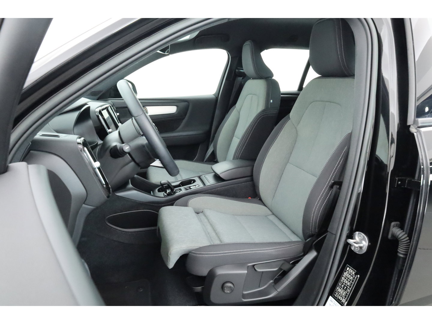 Volvo XC40 2.0 B3 Core | Prijs rijklaar | Facelift | achteruitrijcamera | Carplay |
