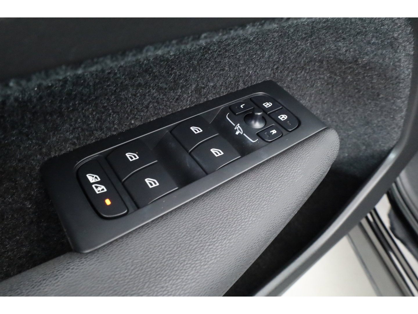 Volvo XC40 2.0 B3 Core | Prijs rijklaar | Facelift | achteruitrijcamera | Carplay |