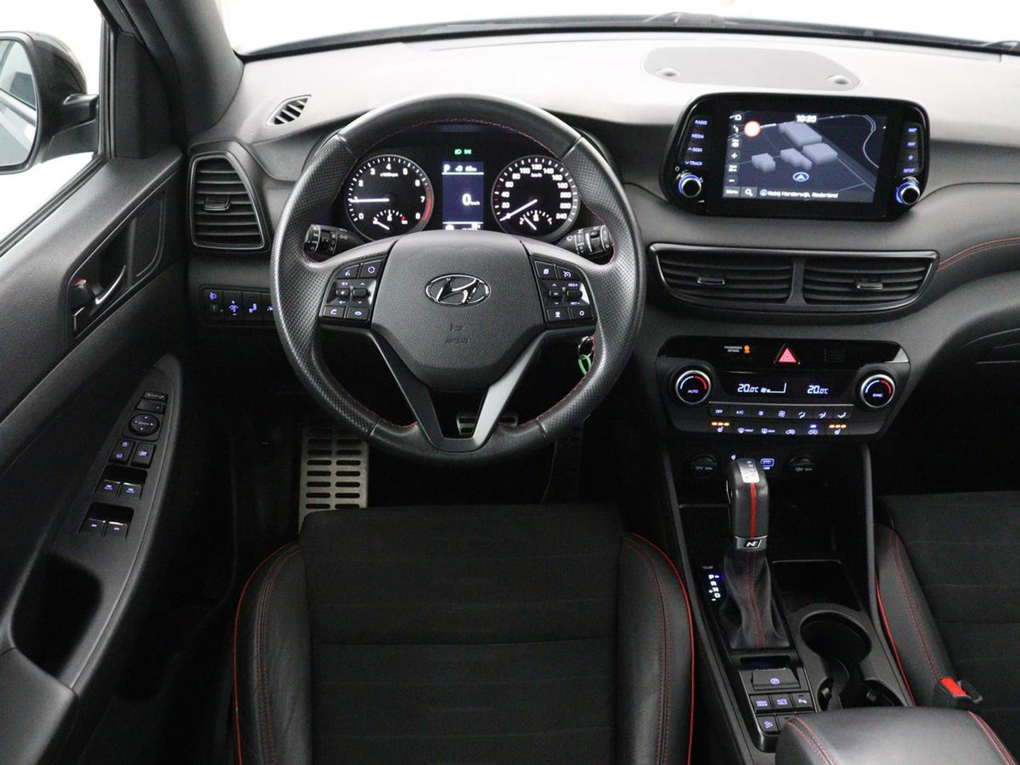 Hyundai Tucson 1.6 T-GDI Comfort N-Line | Trekhaak | 360 camera | Adaptive cruise | Carplay | Leder/alcantara | Stoelverwarming | Climate control | Full LED | Park assist |
