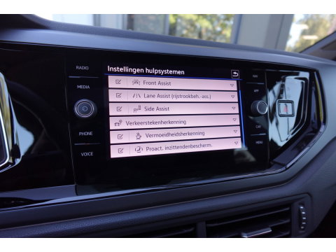 Volkswagen Taigo 1.5 TSI R-Line Business PANO KEYLESS CAM