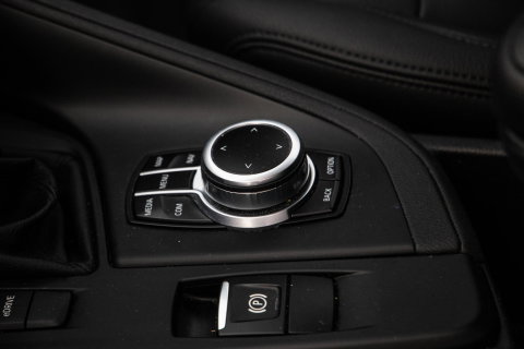 BMW X1 xDrive25e Executive X CAMERA / CARPLAY / HEAD UP DISPLAY / LEDER / LED / CRUISE CONTROLE / STOELVERWARMING