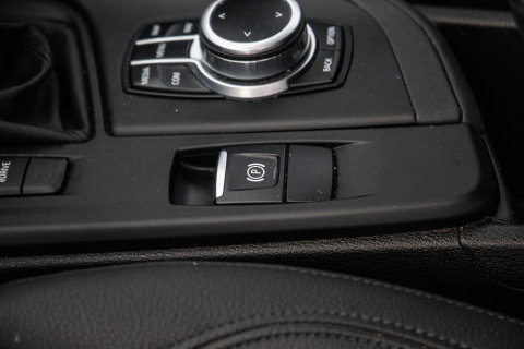 BMW X1 xDrive25e Executive X CAMERA / CARPLAY / HEAD UP DISPLAY / LEDER / LED / CRUISE CONTROLE / STOELVERWARMING