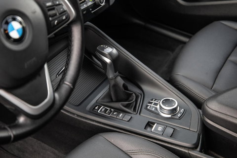 BMW X1 xDrive25e Executive X CAMERA / CARPLAY / HEAD UP DISPLAY / LEDER / LED / CRUISE CONTROLE / STOELVERWARMING