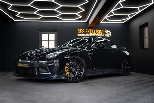 Nissan GT-R
