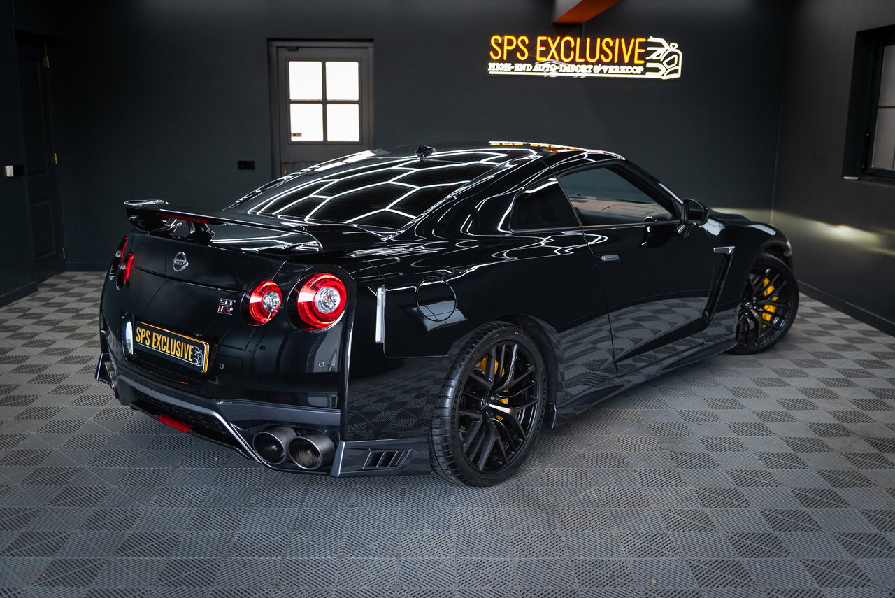 Nissan GT-R