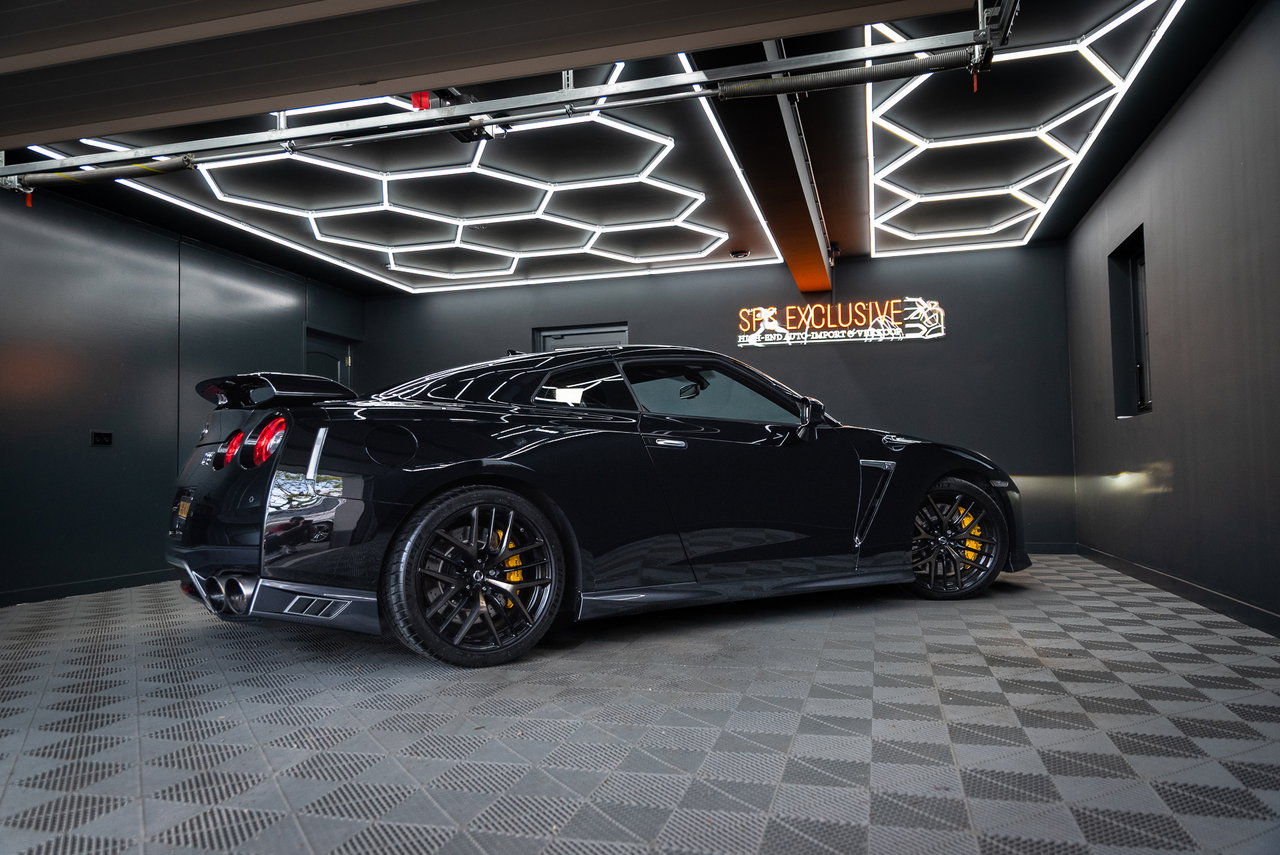 Nissan GT-R
