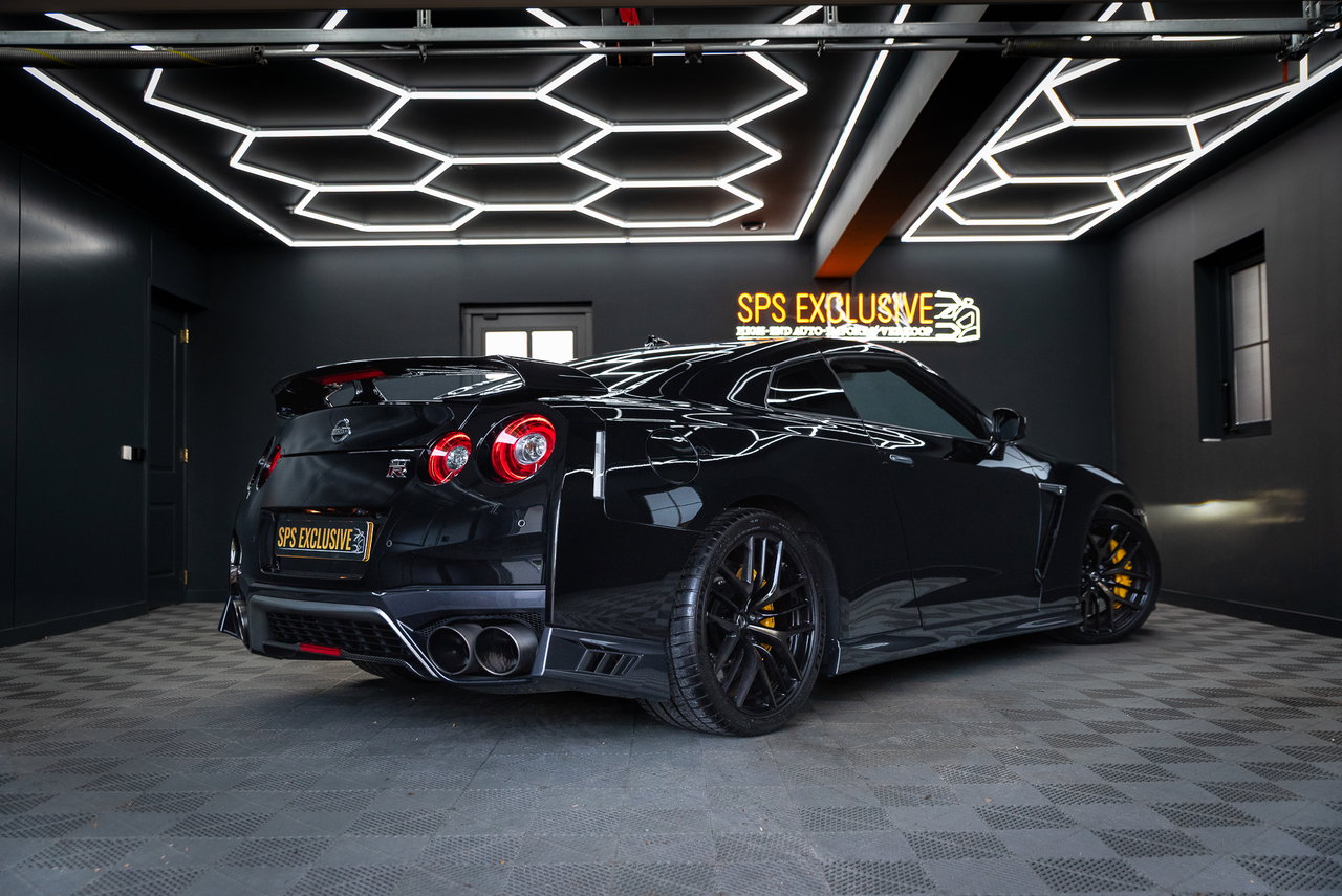Nissan GT-R
