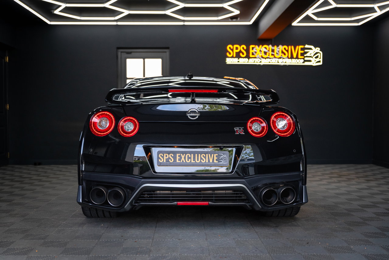 Nissan GT-R