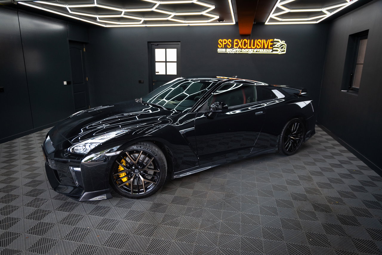 Nissan GT-R