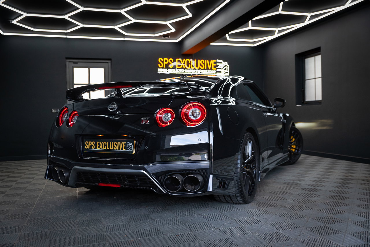 Nissan GT-R