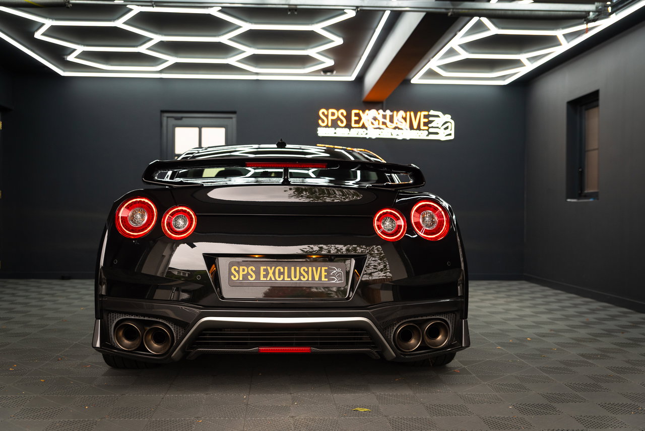 Nissan GT-R