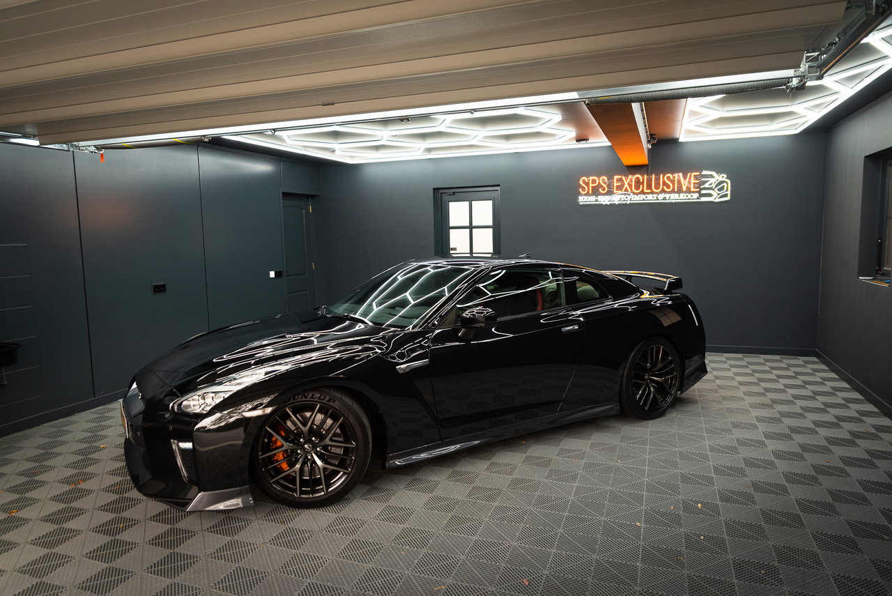 Nissan GT-R