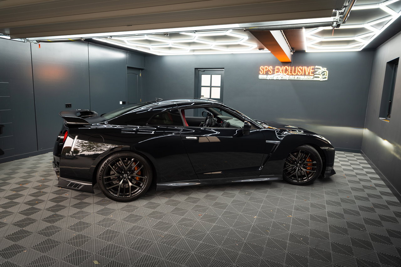 Nissan GT-R