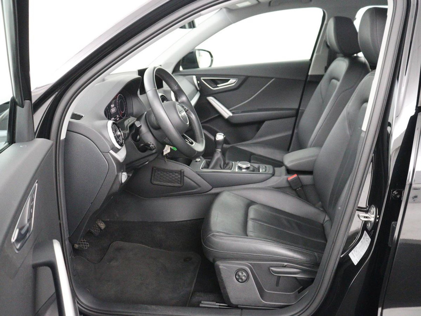 Audi Q2 30 TFSI Advanced edition | Panoramadak | Leder | Virtual Dashboard | Stoelverwarming | Climate control | Camera | Park assist | Cruise control | Navigatie |