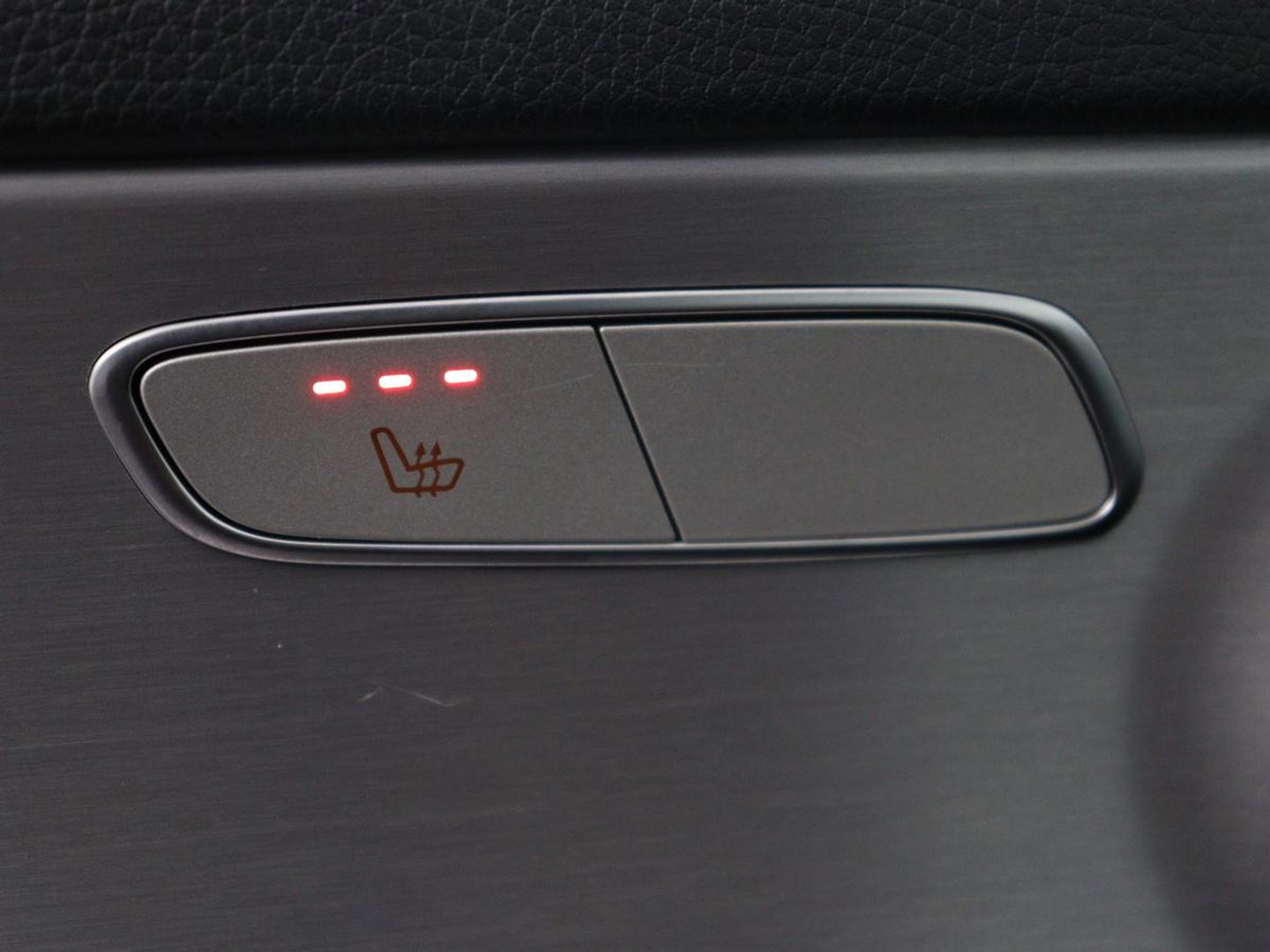 Mercedes-Benz C-Klasse Estate 180 Business Solution | Panoramadak | Half leder | Stoelverwarming | Virtueel dashboard | 360 Camera | Park assist | Climate control | Cruise control |
