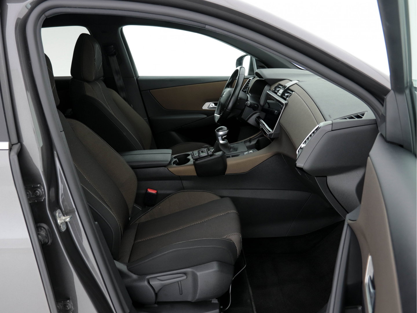 DS 7 Crossback 1.5 BlueHDI So Chic (INCL-BTW) *DIGI-COCKPIT | NAVI-FULLMAP | FULL-LED | MICROFIBRE | CAMERA | KEYLESS | CARPLAY | ADAPTIVE-CRUISE | DAB | PRIVACYGLASS | PDC | HEATED-SPORTSEATS | TOWBAR | 18"ALU*