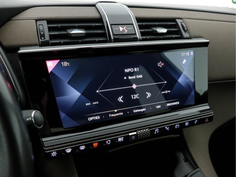 DS 7 Crossback 1.5 BlueHDI So Chic (INCL-BTW) *DIGI-COCKPIT | NAVI-FULLMAP | FULL-LED | MICROFIBRE | CAMERA | KEYLESS | CARPLAY | ADAPTIVE-CRUISE | DAB | PRIVACYGLASS | PDC | HEATED-SPORTSEATS | TOWBAR | 18"ALU*