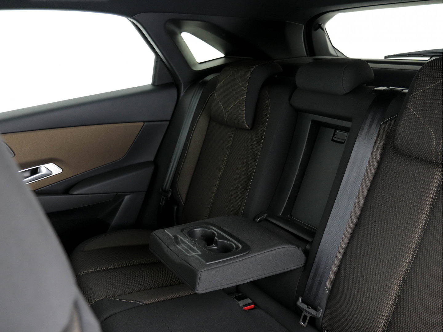 DS 7 Crossback 1.5 BlueHDI So Chic (INCL-BTW) *DIGI-COCKPIT | NAVI-FULLMAP | FULL-LED | MICROFIBRE | CAMERA | KEYLESS | CARPLAY | ADAPTIVE-CRUISE | DAB | PRIVACYGLASS | PDC | HEATED-SPORTSEATS | TOWBAR | 18"ALU*