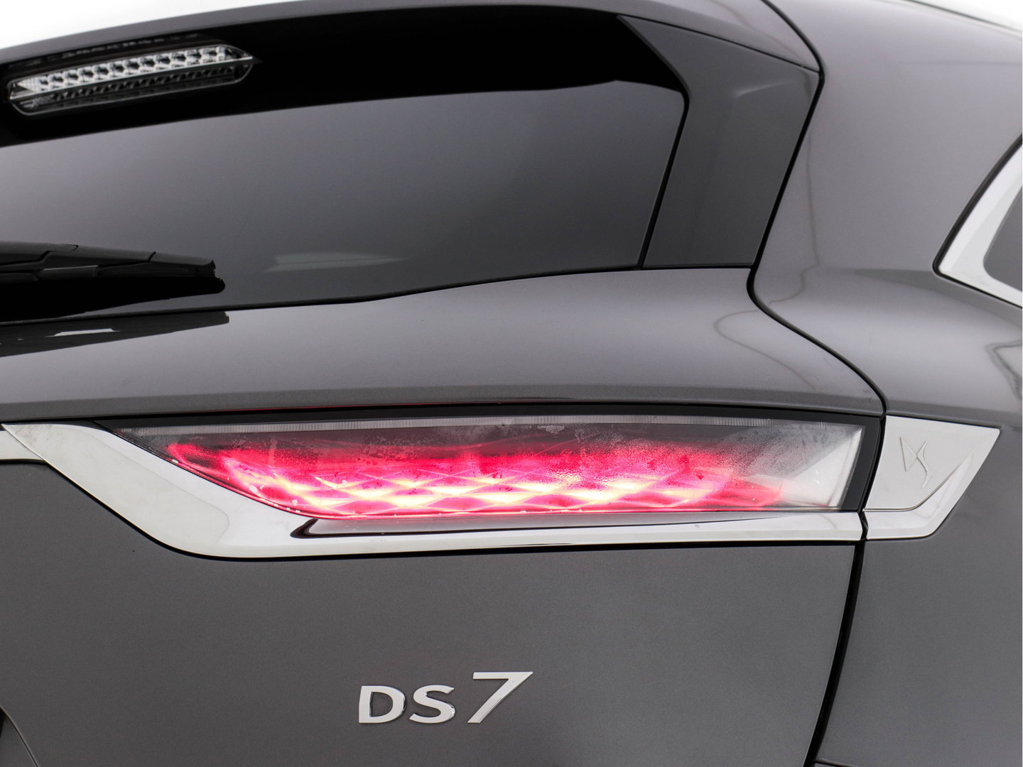 DS 7 Crossback 1.5 BlueHDI So Chic (INCL-BTW) *DIGI-COCKPIT | NAVI-FULLMAP | FULL-LED | MICROFIBRE | CAMERA | KEYLESS | CARPLAY | ADAPTIVE-CRUISE | DAB | PRIVACYGLASS | PDC | HEATED-SPORTSEATS | TOWBAR | 18"ALU*