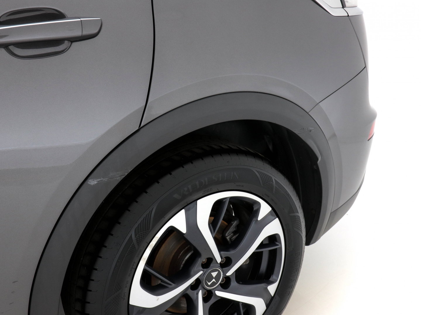 DS 7 Crossback 1.5 BlueHDI So Chic (INCL-BTW) *DIGI-COCKPIT | NAVI-FULLMAP | FULL-LED | MICROFIBRE | CAMERA | KEYLESS | CARPLAY | ADAPTIVE-CRUISE | DAB | PRIVACYGLASS | PDC | HEATED-SPORTSEATS | TOWBAR | 18"ALU*