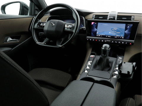 DS 7 Crossback 1.5 BlueHDI So Chic (INCL-BTW) *DIGI-COCKPIT | NAVI-FULLMAP | FULL-LED | MICROFIBRE | CAMERA | KEYLESS | CARPLAY | ADAPTIVE-CRUISE | DAB | PRIVACYGLASS | PDC | HEATED-SPORTSEATS | TOWBAR | 18"ALU*