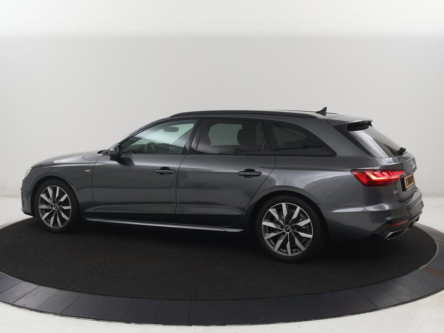 Audi A4 Avant 35 TFSI S edition Competition | Half Leder | Virtual Dashboard | Stoelverwarming | Cruise control | Park assist | Climate control | Drive select |