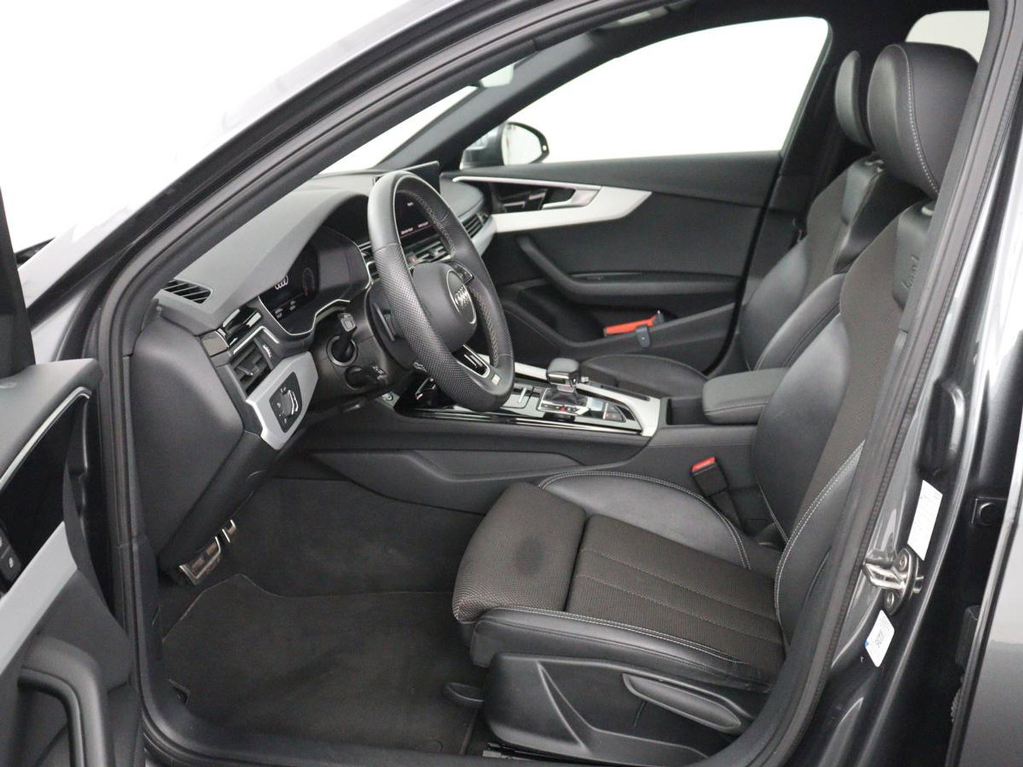 Audi A4 Avant 35 TFSI S edition Competition | Half Leder | Virtual Dashboard | Stoelverwarming | Cruise control | Park assist | Climate control | Drive select |