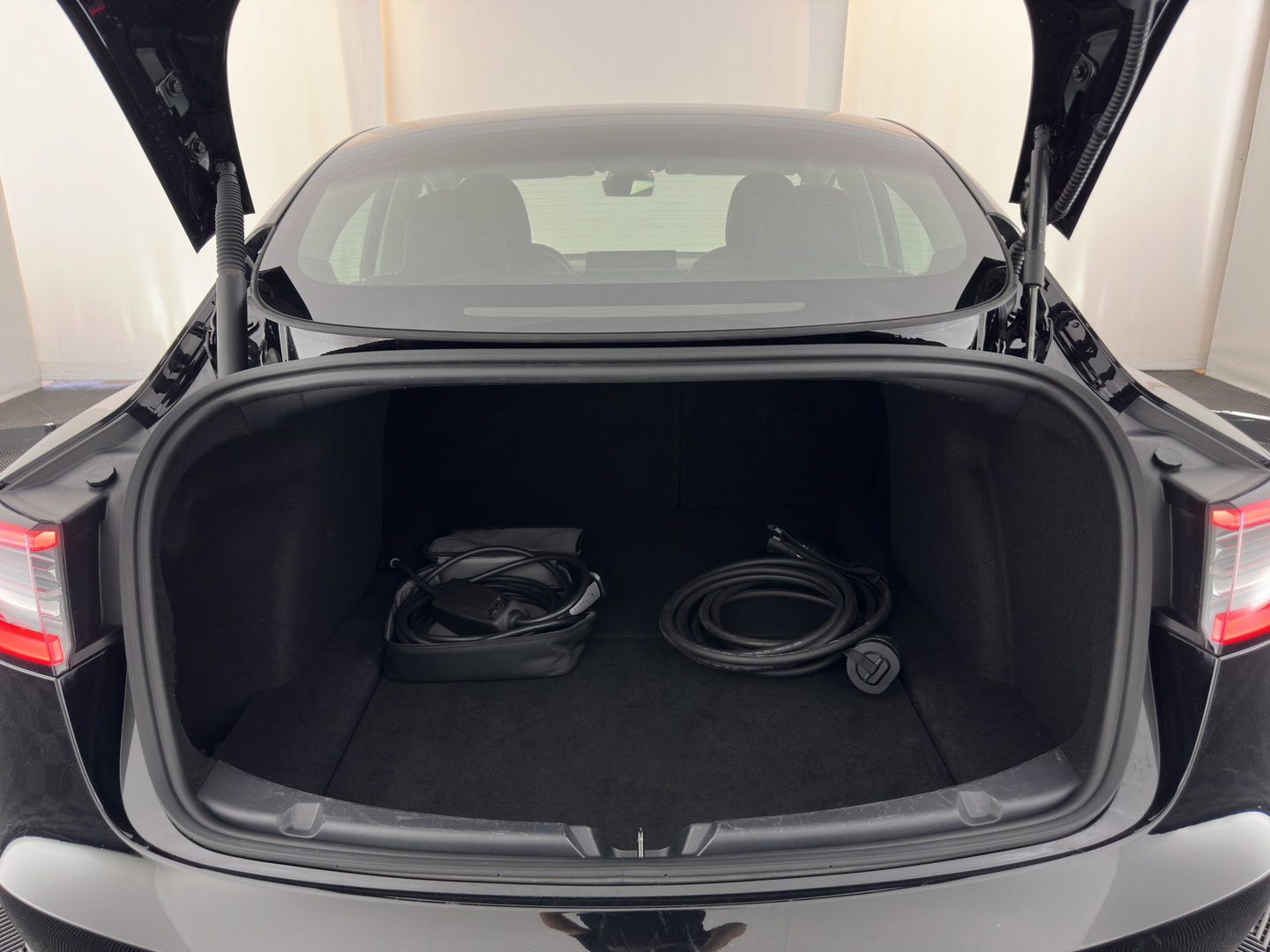 Tesla Model 3 Standard RWD Plus 60 kWh [3-Fase-11kW] (INCL-BTW) Aut. *PANO | AUTOPILOT | LEATHER | KEYLESS | FULL-LED | MEMORY-PACK | TOPVIEW | DAB | CARPLAY | DIGI-COCKPIT | LANE-ASSIST | HEATED- COMFORTSEATS | 19"ALU*