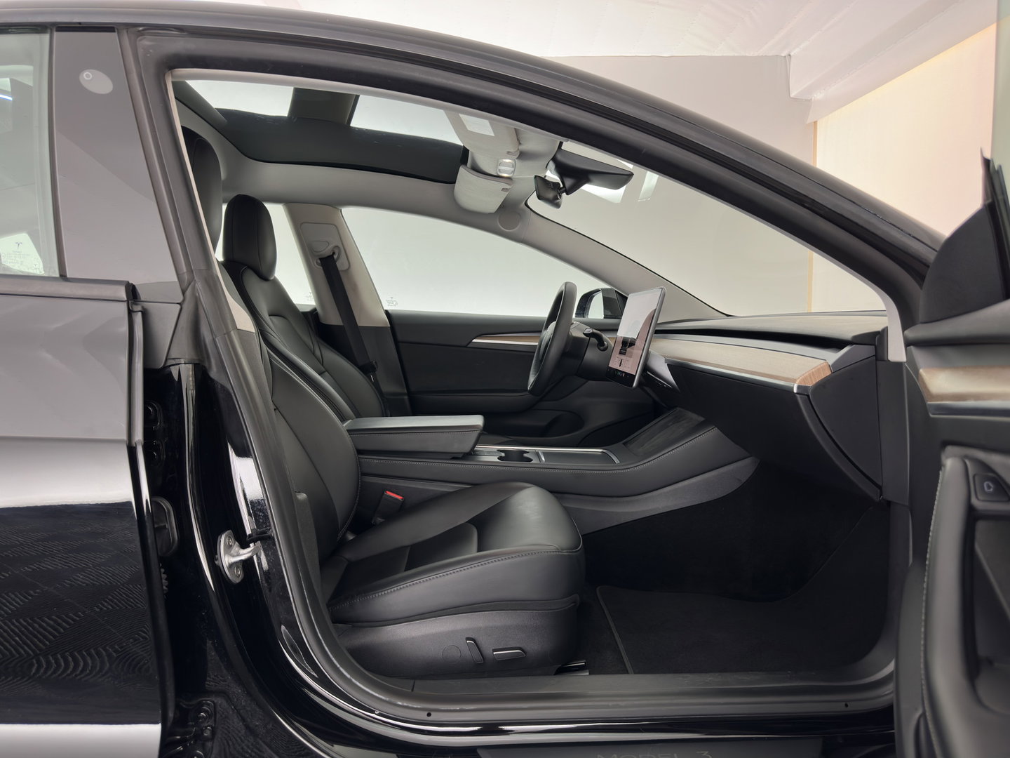 Tesla Model 3 Standard RWD Plus 60 kWh [3-Fase-11kW] (INCL-BTW) Aut. *PANO | AUTOPILOT | LEATHER | KEYLESS | FULL-LED | MEMORY-PACK | TOPVIEW | DAB | CARPLAY | DIGI-COCKPIT | LANE-ASSIST | HEATED- COMFORTSEATS | 19"ALU*