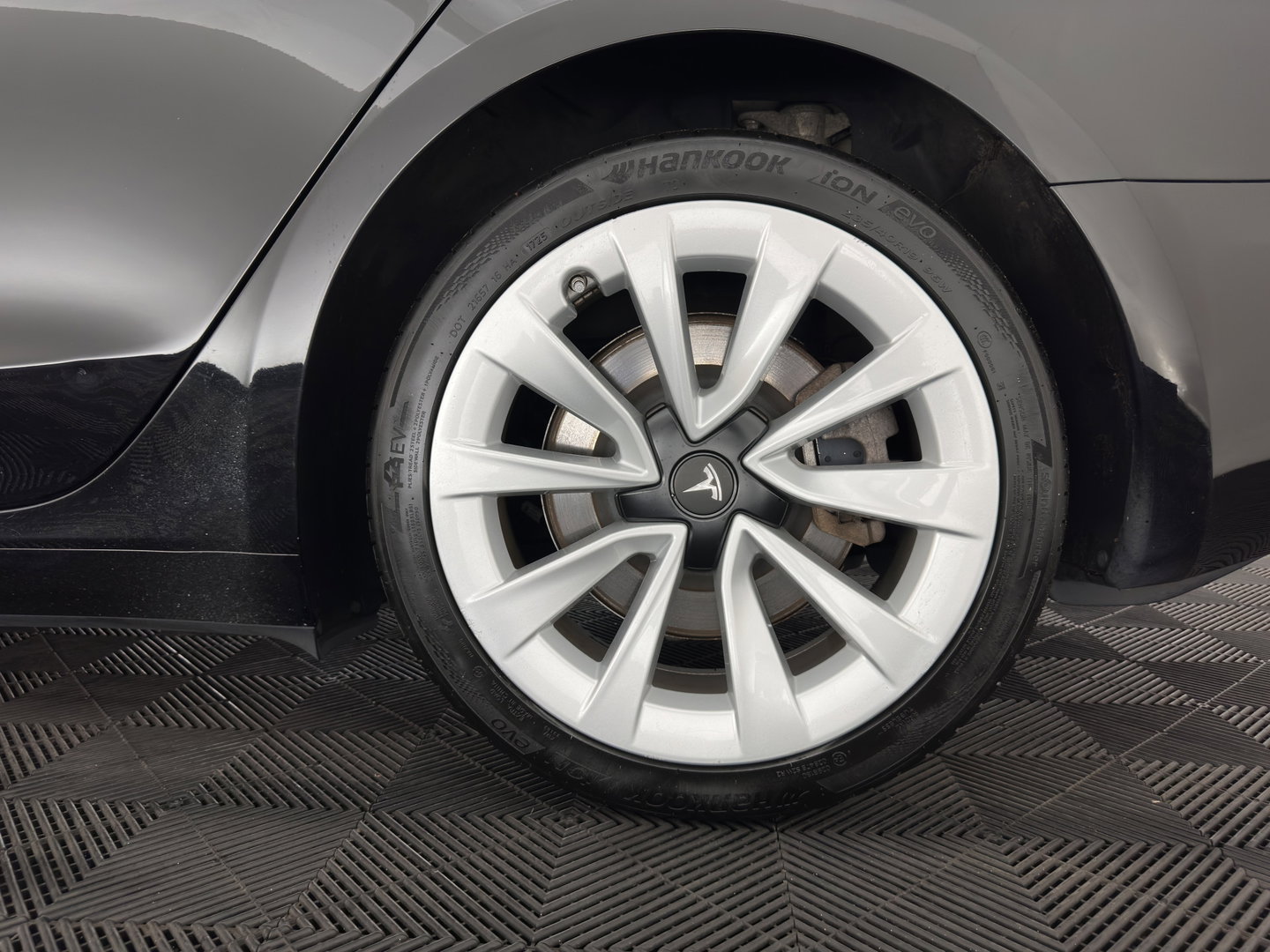 Tesla Model 3 Standard RWD Plus 60 kWh [3-Fase-11kW] (INCL-BTW) Aut. *PANO | AUTOPILOT | LEATHER | KEYLESS | FULL-LED | MEMORY-PACK | TOPVIEW | DAB | CARPLAY | DIGI-COCKPIT | LANE-ASSIST | HEATED- COMFORTSEATS | 19"ALU*