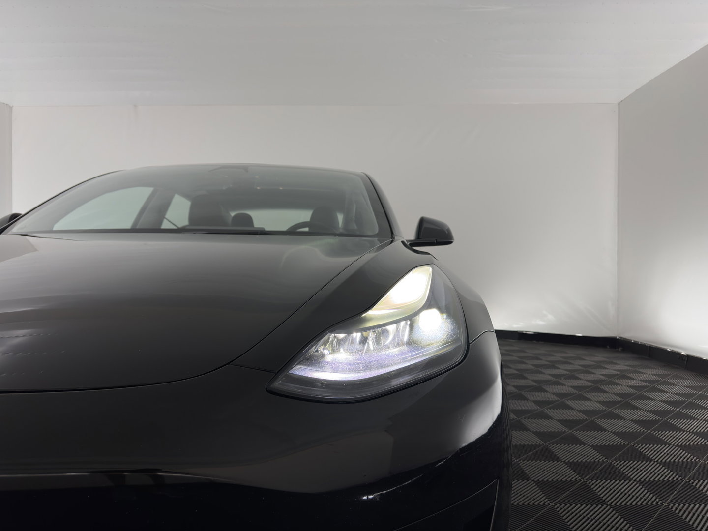 Tesla Model 3 Standard RWD Plus 60 kWh [3-Fase-11kW] (INCL-BTW) Aut. *PANO | AUTOPILOT | LEATHER | KEYLESS | FULL-LED | MEMORY-PACK | TOPVIEW | DAB | CARPLAY | DIGI-COCKPIT | LANE-ASSIST | HEATED- COMFORTSEATS | 19"ALU*