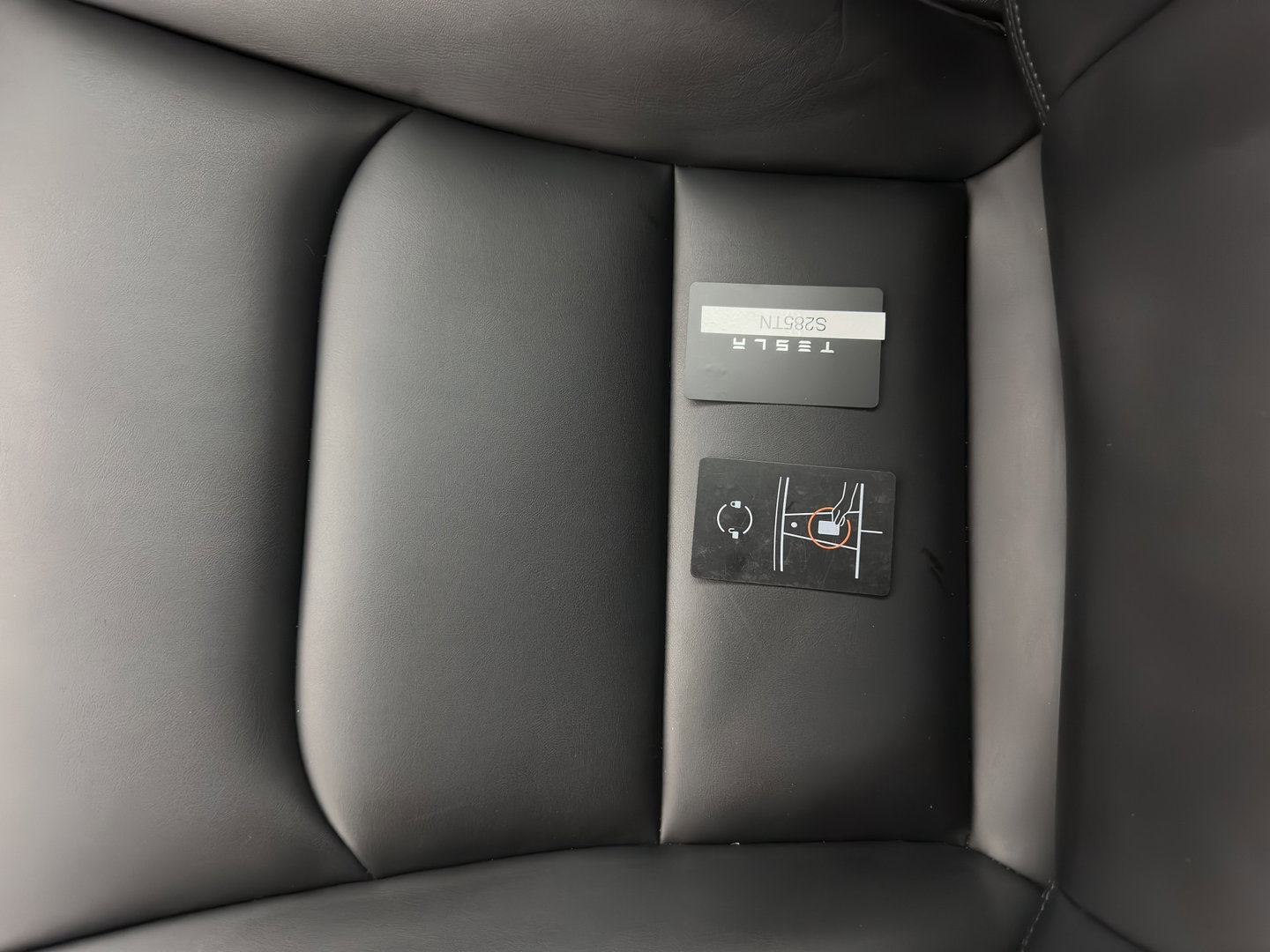 Tesla Model 3 Standard RWD Plus 60 kWh [3-Fase-11kW] (INCL-BTW) Aut. *PANO | AUTOPILOT | LEATHER | KEYLESS | FULL-LED | MEMORY-PACK | TOPVIEW | DAB | CARPLAY | DIGI-COCKPIT | LANE-ASSIST | HEATED- COMFORTSEATS | 19"ALU*