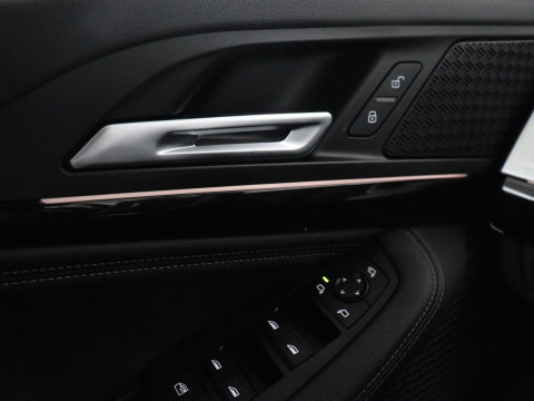 BMW 2 Serie 225 e xDrive Luxury Line | SOH 91,6% | Leder | Carplay | Navigatie | Sfeerverlichting | Cruise control | Climate control | Camera | Park assist |
