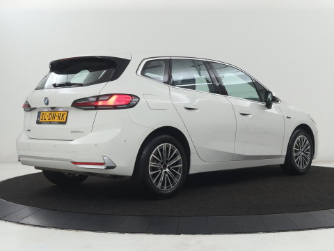 BMW 2 Serie 225 e xDrive Luxury Line | SOH 91,6% | Leder | Carplay | Navigatie | Sfeerverlichting | Cruise control | Climate control | Camera | Park assist |