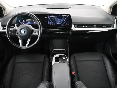 BMW 2 Serie 225 e xDrive Luxury Line | SOH 91,6% | Leder | Carplay | Navigatie | Sfeerverlichting | Cruise control | Climate control | Camera | Park assist |