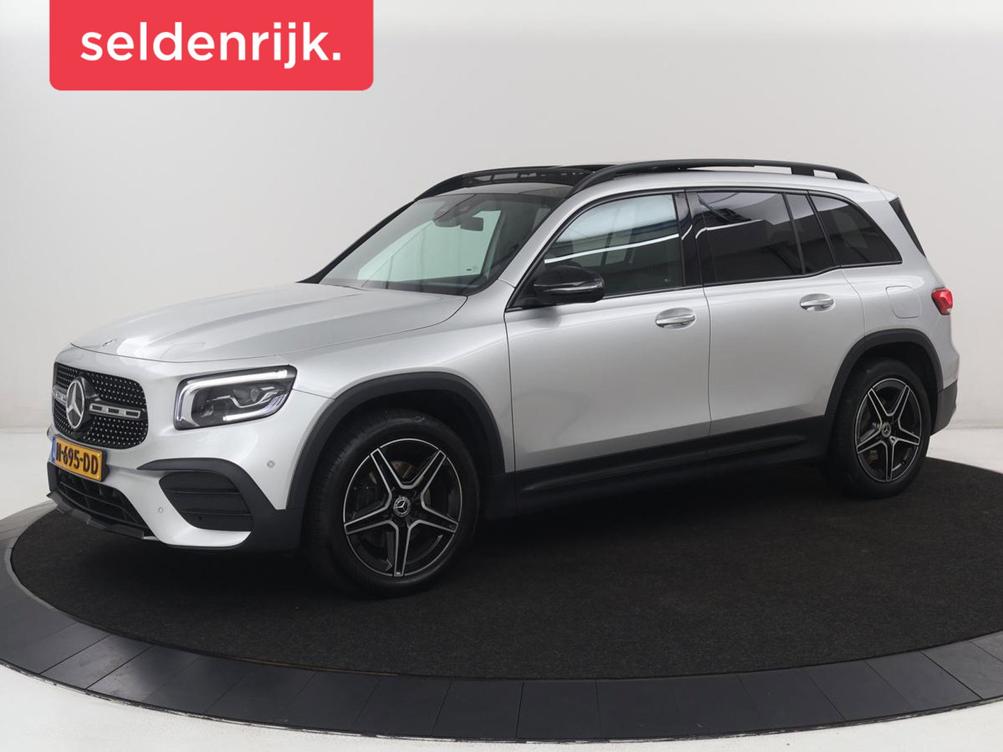 Mercedes-Benz GLB 200 Business Solution AMG 7p. | Panoramadak | Elec. Trekhaak | Half Leder | Memory | Sfeerverlichting | Stoelverwarming | Camera | Park assist |